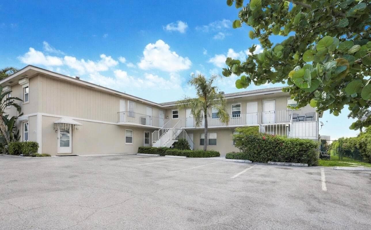 370 Wilma Circle # 6, Riviera Beach, FL 33404 photo 2