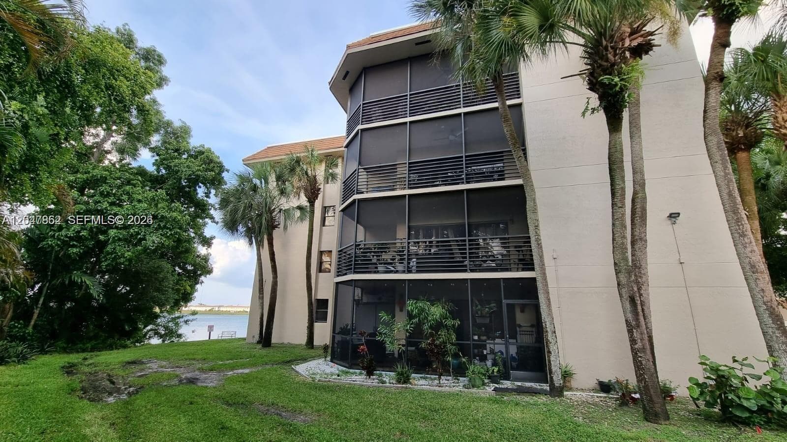 461 Ives Dairy Rd # 406-2, Miami, FL 33179 photo 2