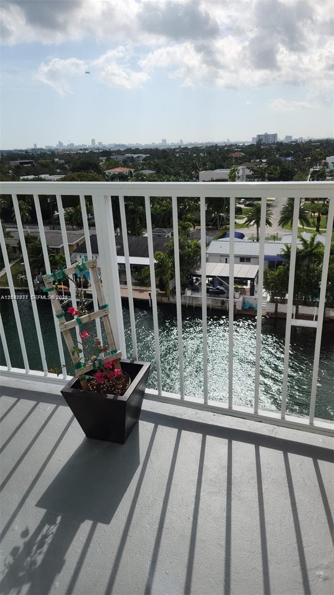 2000 NE 135th St # 806, North Miami, FL 33181
