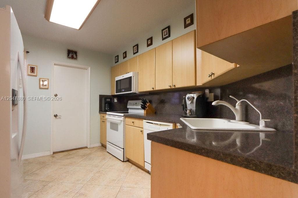3575 Broken Woods Dr # 303, Coral Springs, FL 33065 photo 5