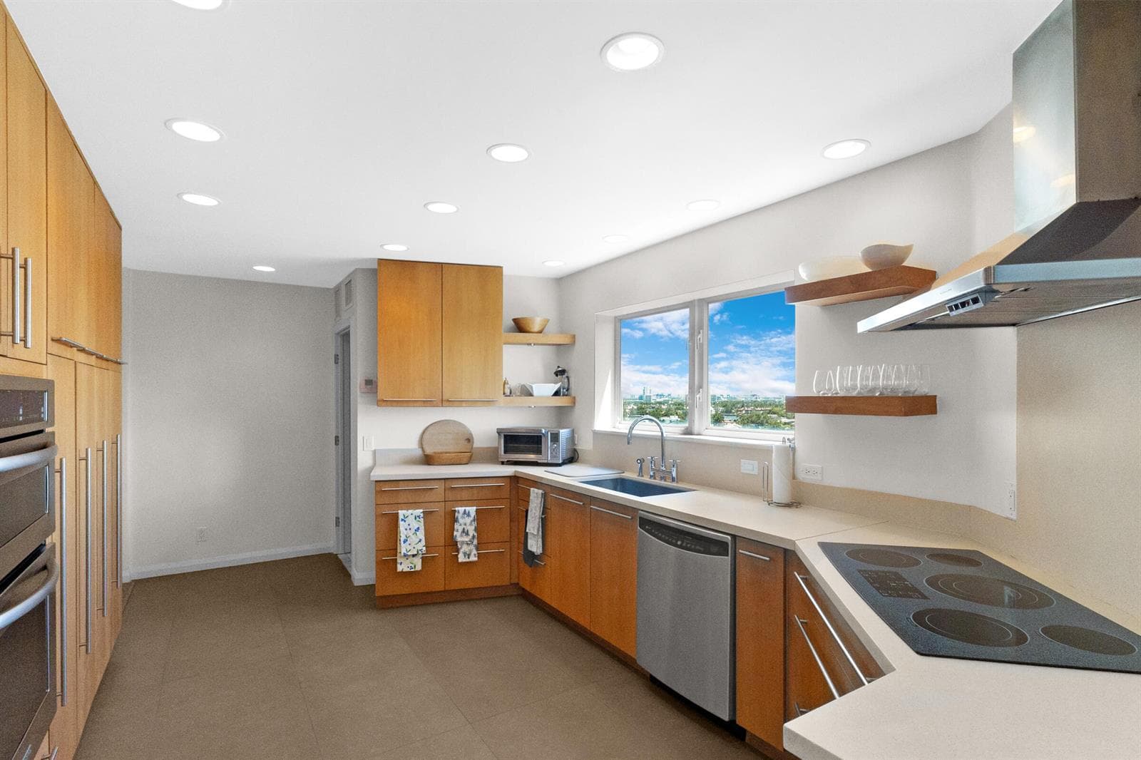 333 Sunset Drive # 908, Fort Lauderdale, FL 33301 photo 2