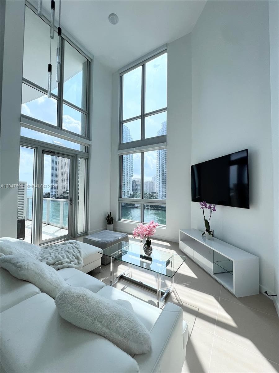 300 S Biscayne Blvd # L-814, Miami, FL 33131 photo 2