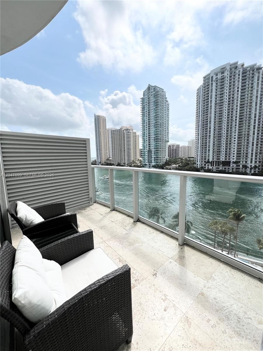 300 S Biscayne Blvd # L-814, Miami, FL 33131 photo 3