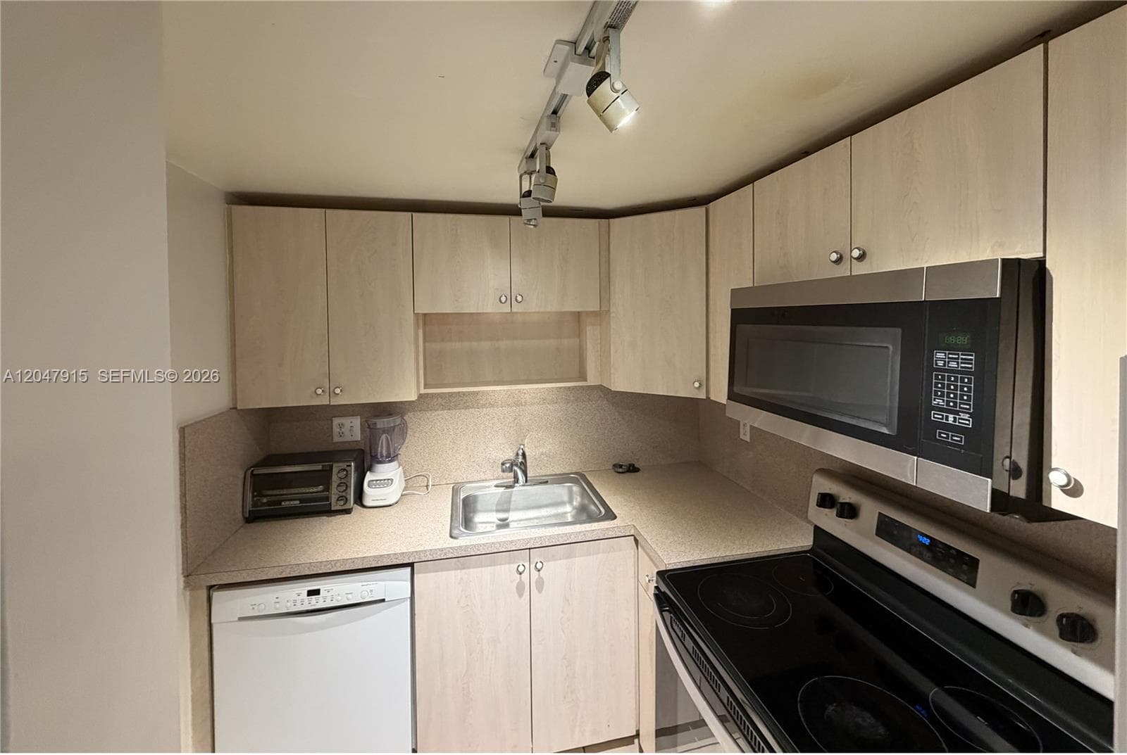 1205 Mariposa Ave # 413, Coral Gables, FL 33146 photo 5