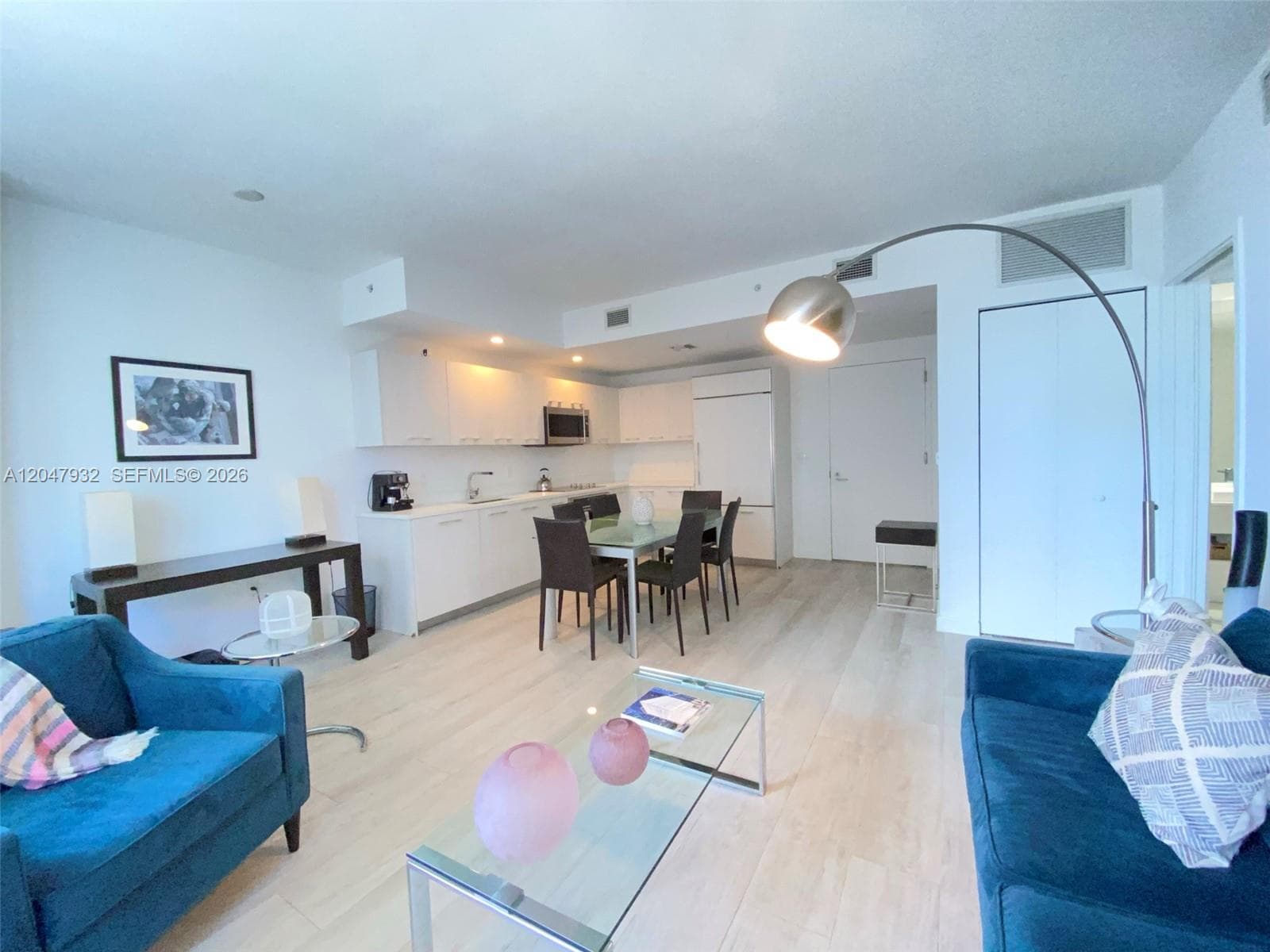 55 SW 9th St # 2102, Miami, FL 33130 photo 3