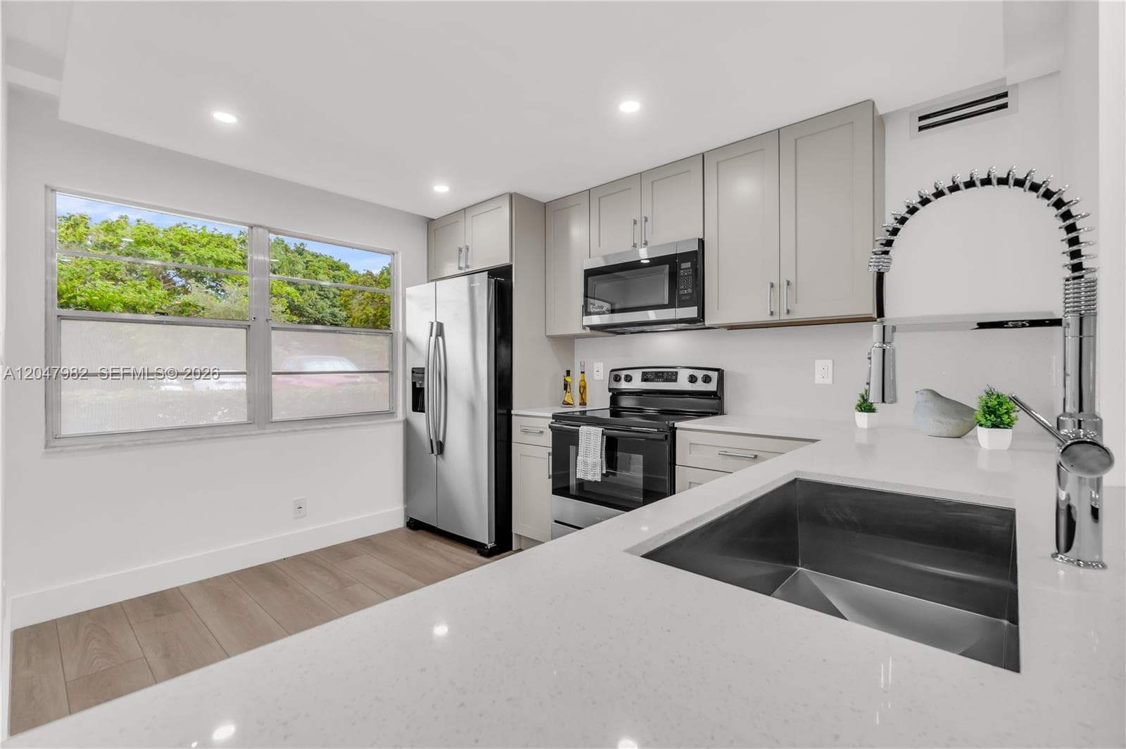 2101 Lucaya Bnd # E1, Coconut Creek, FL 33066 photo 3