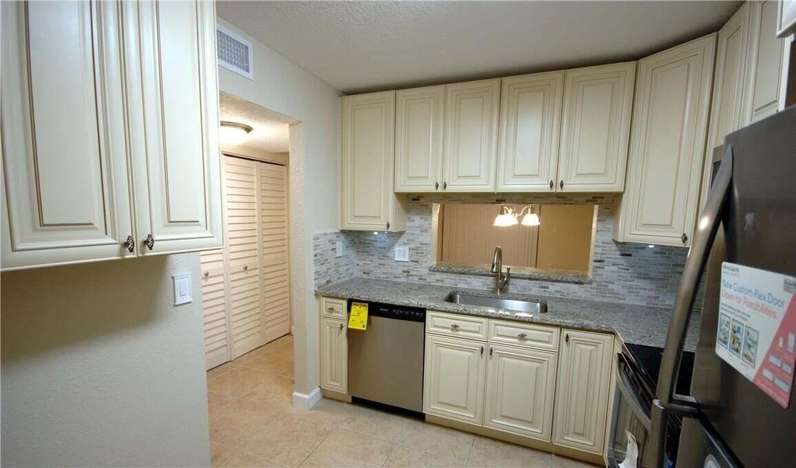 3071 Holiday Springs Boulevard # 101-8, Margate, FL 33063 photo 2