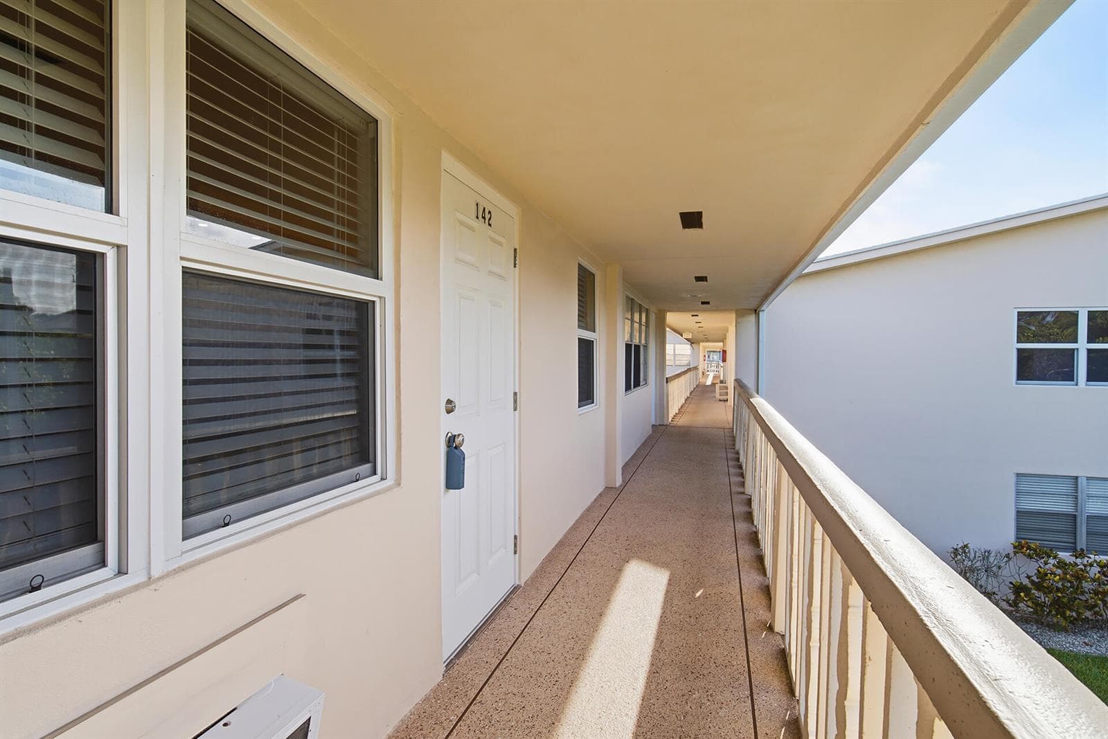 142 Norwich F, West Palm Beach, FL 33417 photo 4