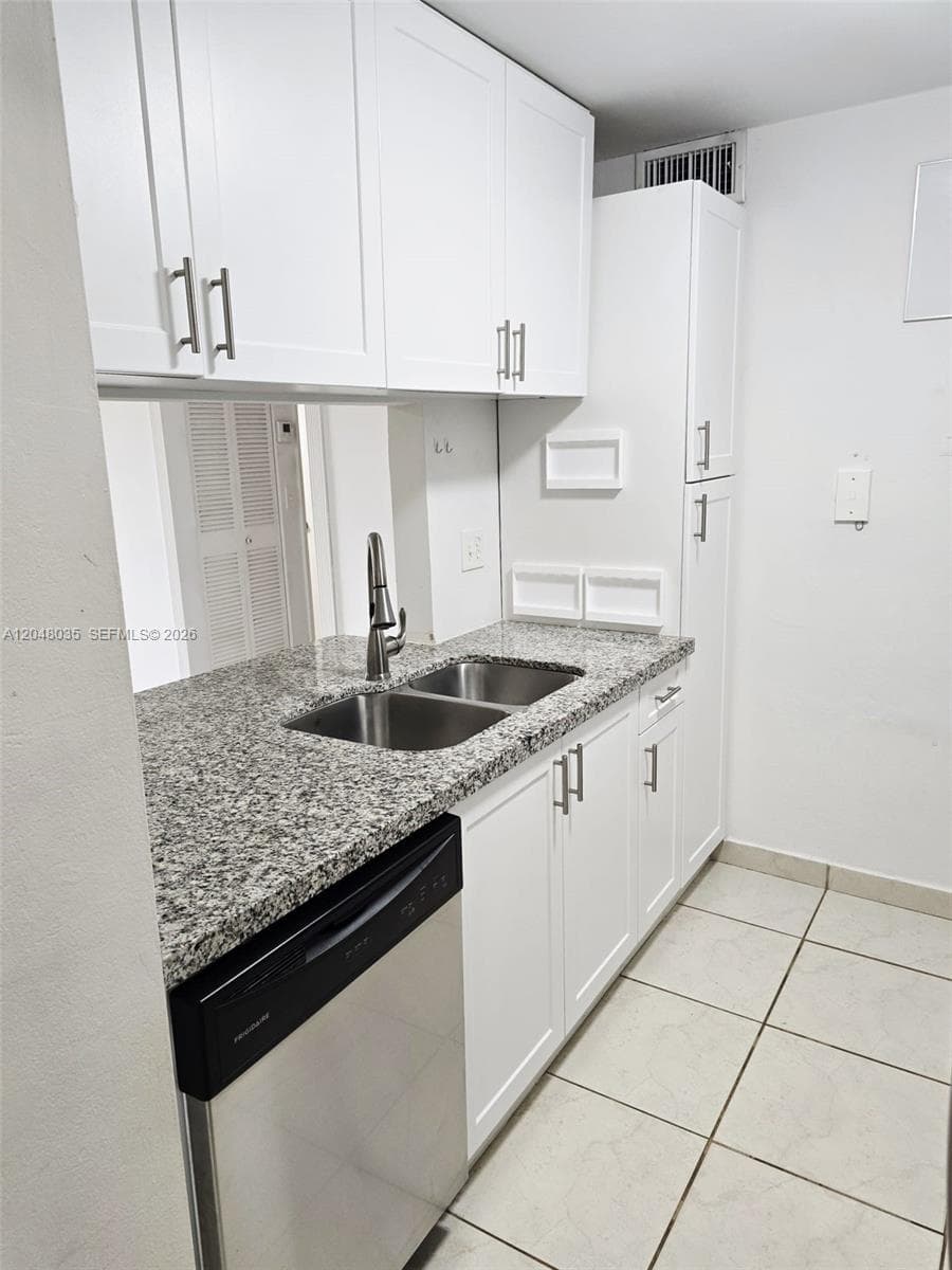 8877 Fontainebleau Blvd # 202, Miami, FL 33172 photo 2