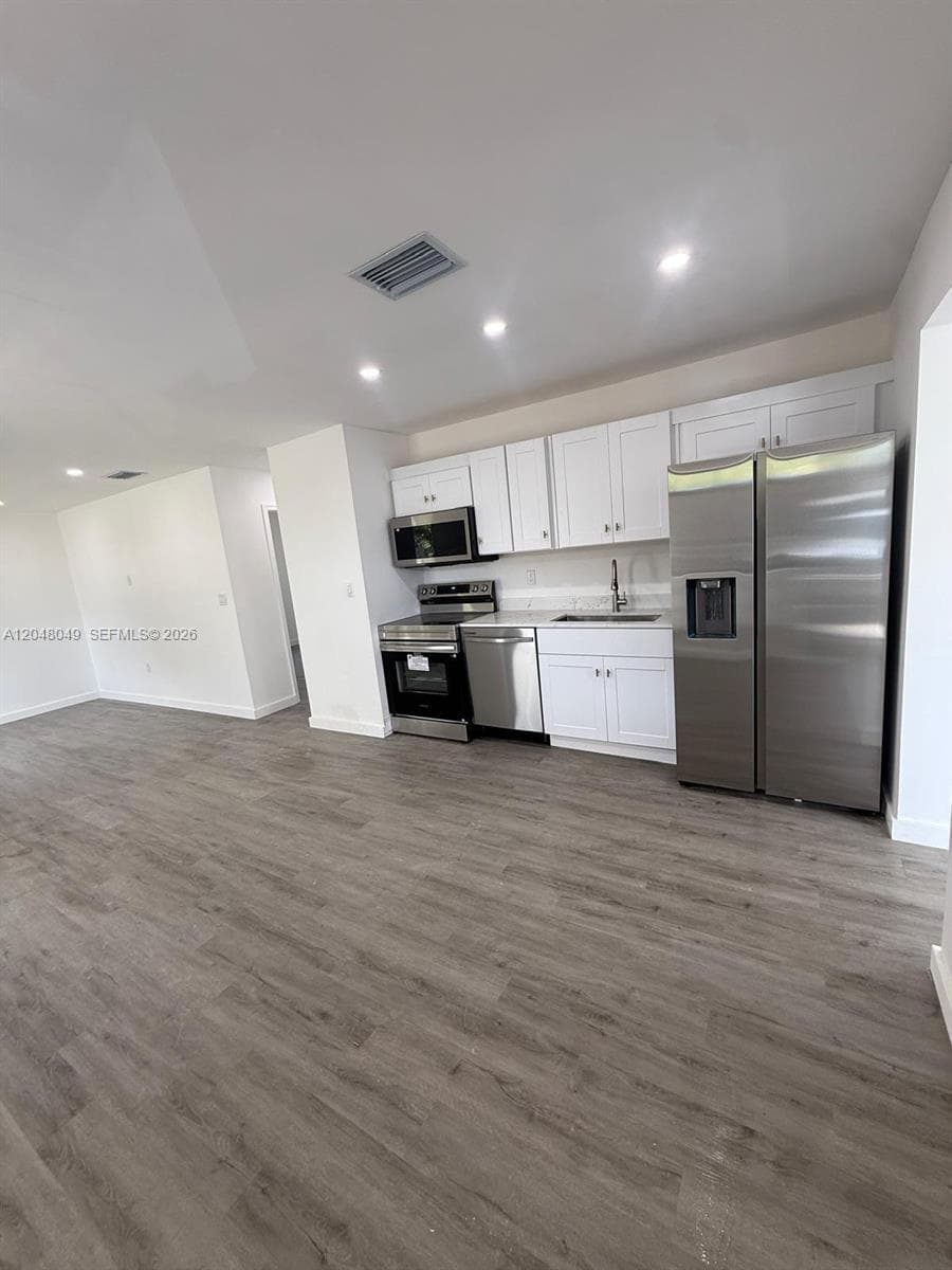 2530 NW 14th Ct, Fort Lauderdale, FL 33311 photo 4