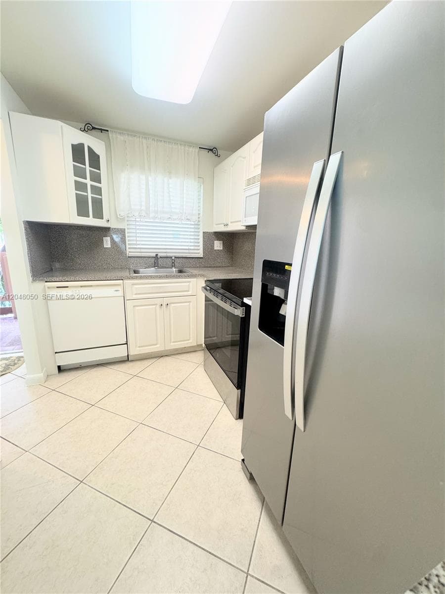 9660 Sunrise Lakes Blvd # 202, Sunrise, FL 33322 photo 3