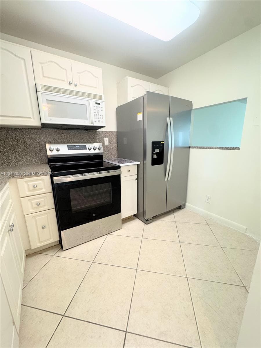 9660 Sunrise Lakes Blvd # 202, Sunrise, FL 33322 photo 4