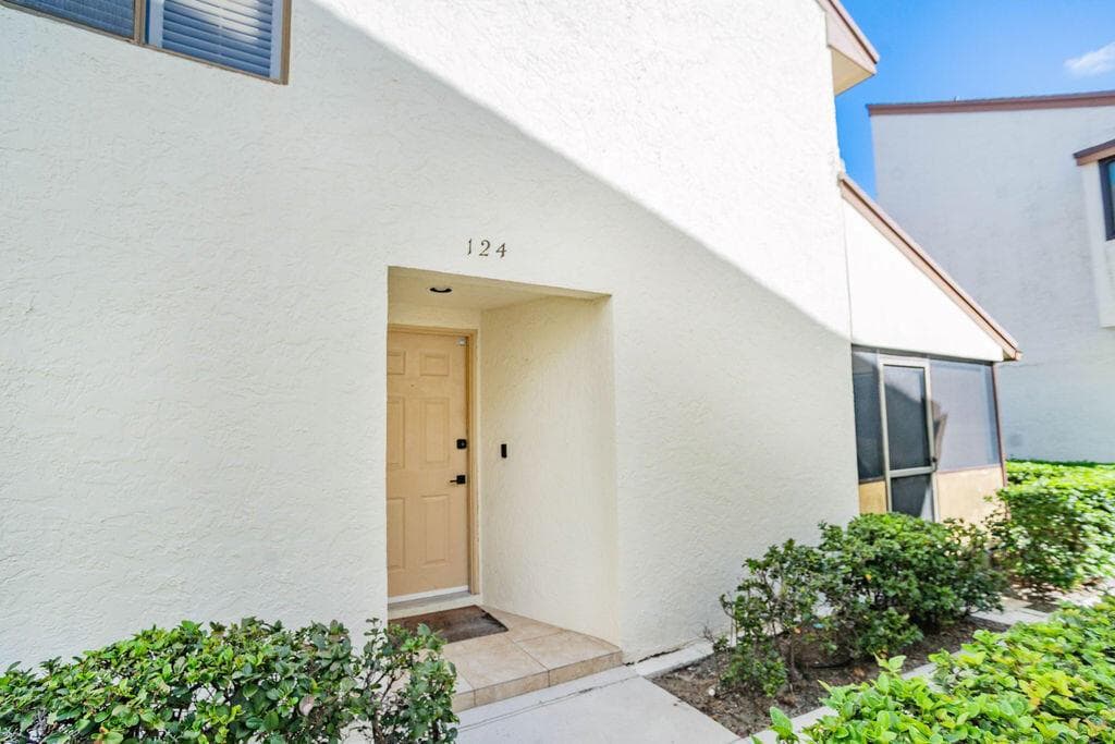 950 S Kanner Hwy Highway # Townhouse 124, Stuart, FL 34994 photo 2