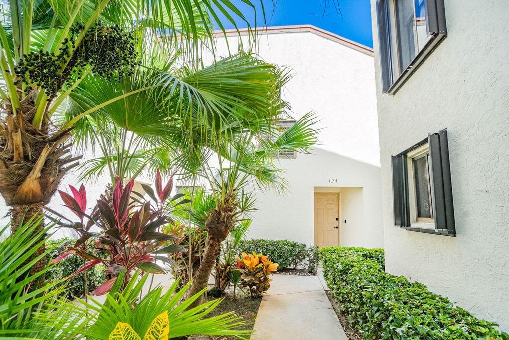950 S Kanner Hwy Highway # Townhouse 124, Stuart, FL 34994