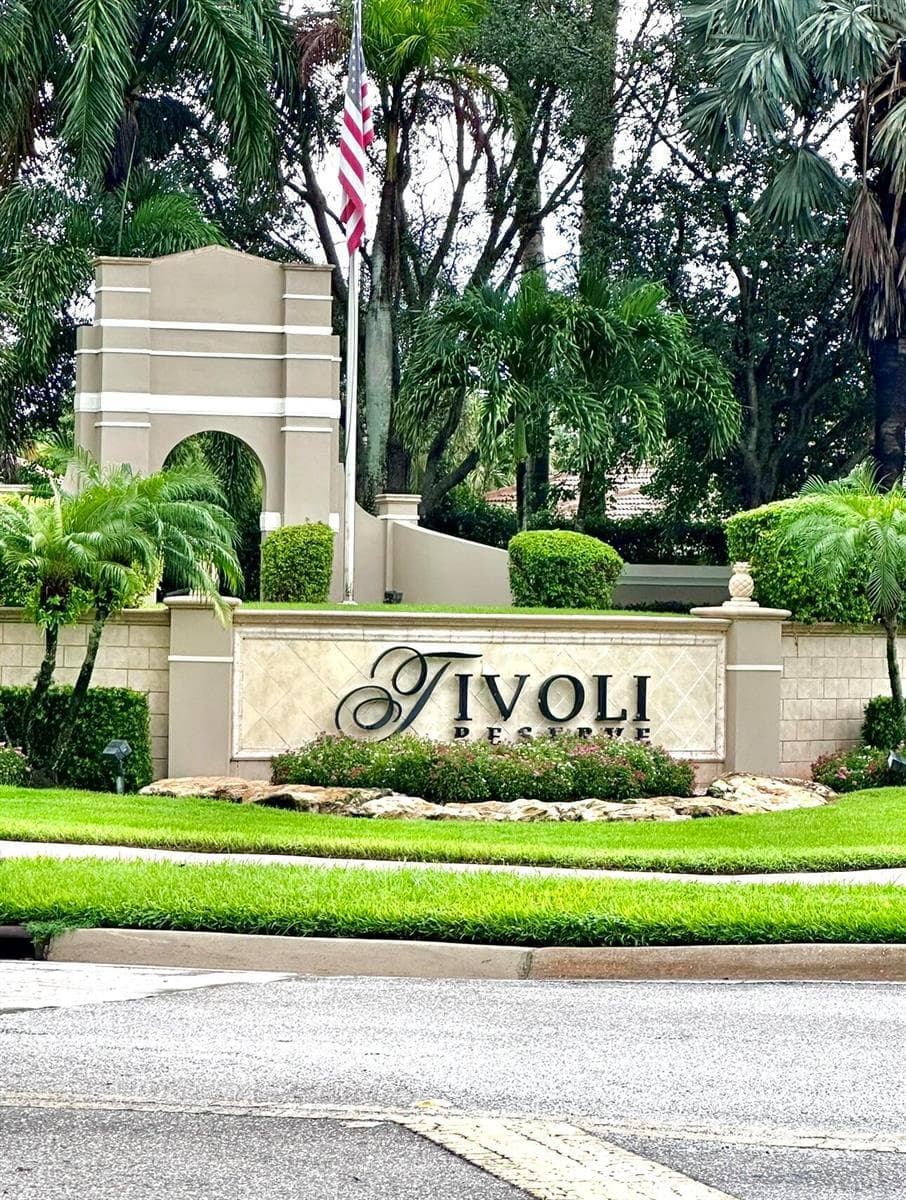 8041 E Via Grande, Boynton Beach, FL 33437 photo 2