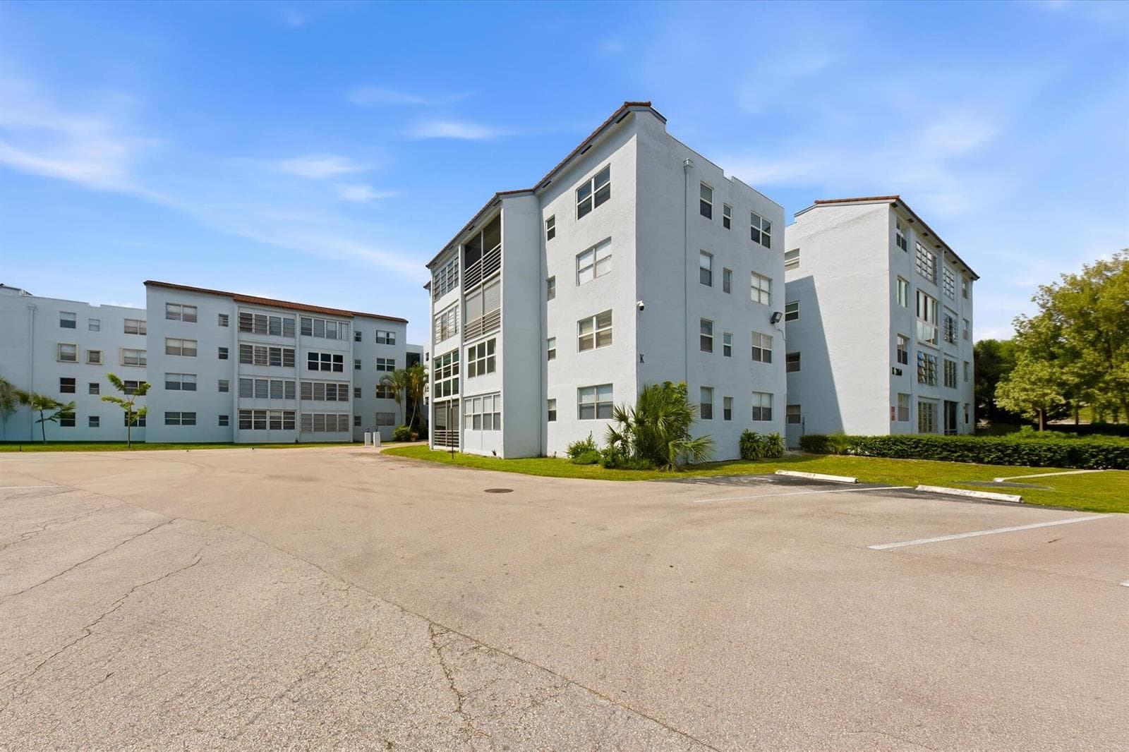 2860 Somerset Drive # 412k, Lauderdale Lakes, FL 33311