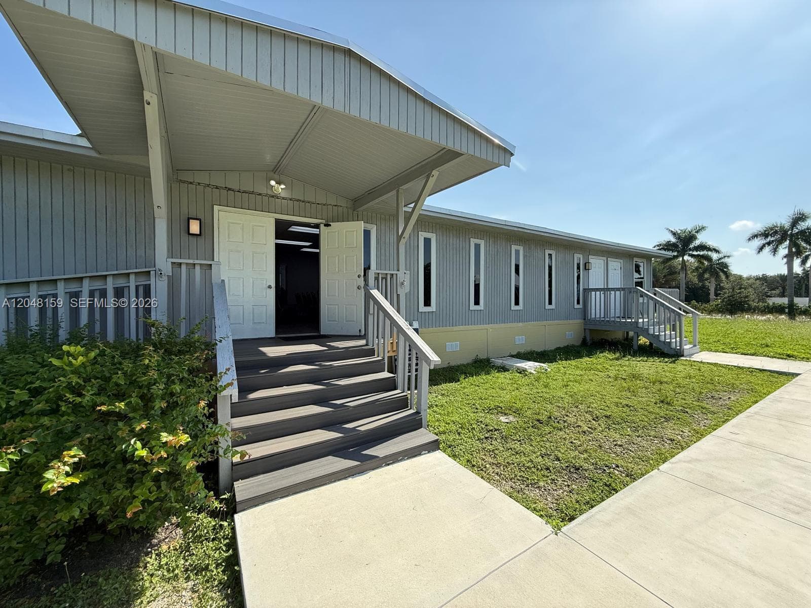 18500 Griffin Rd, Southwest Ranches, FL 33332