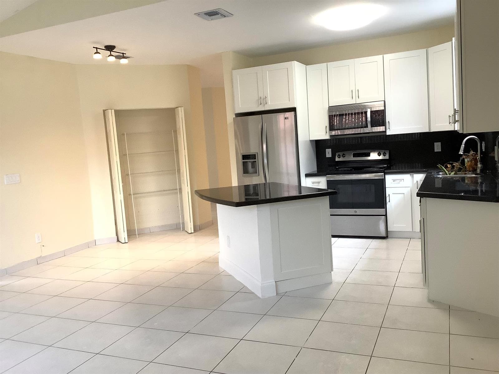 7330 NW 1st Place, Plantation, FL 33317 photo 4