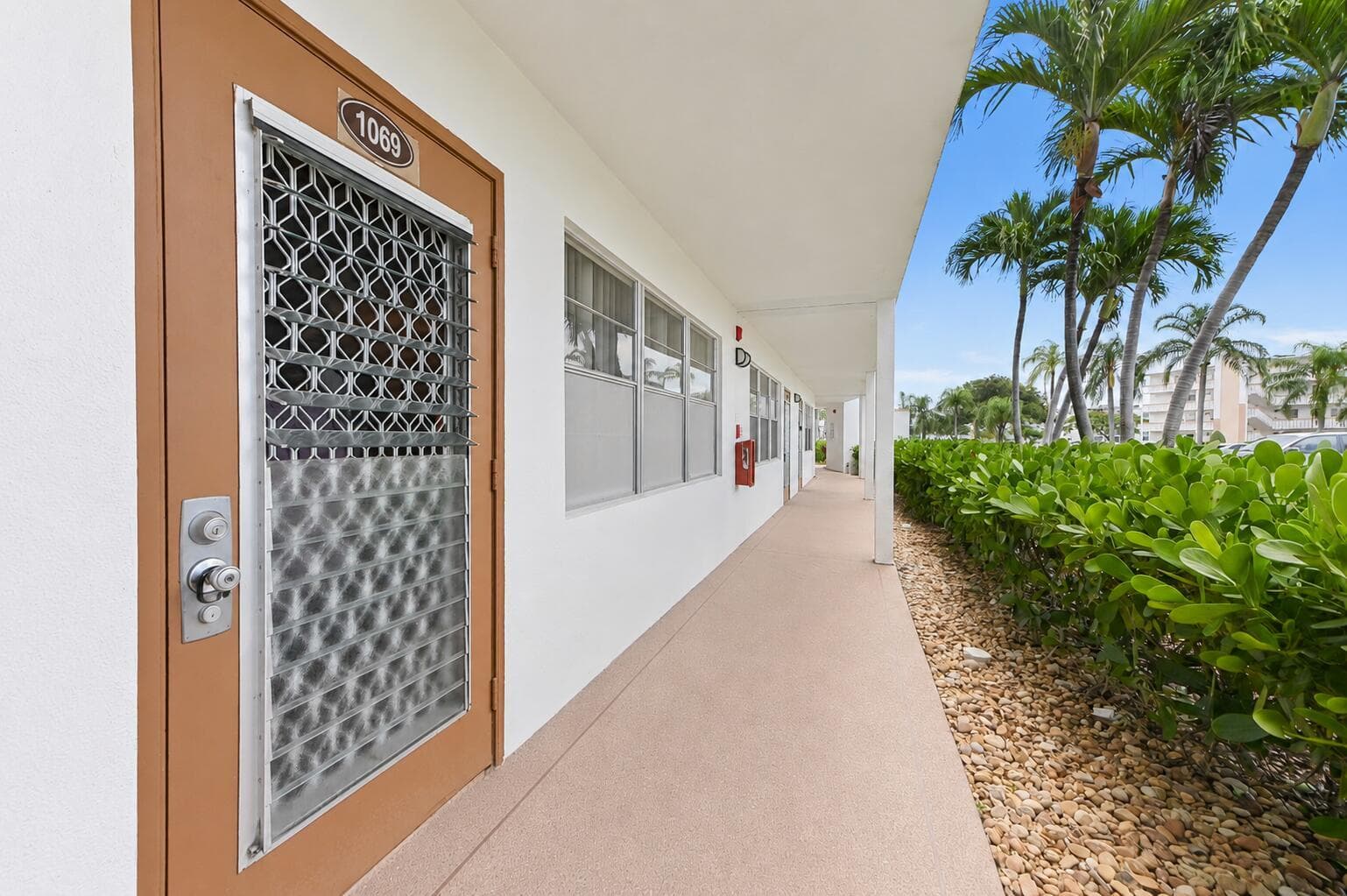 1069 Cornwall D, Boca Raton, FL 33434 photo 2