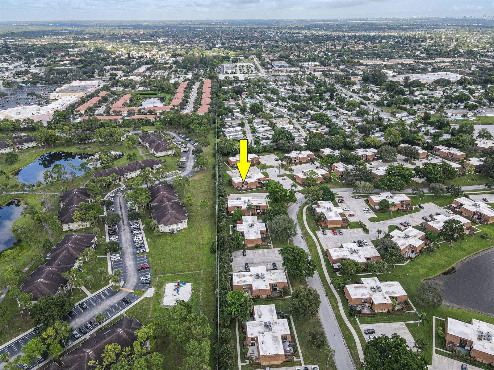 2406 24th Lane, FL 33463 photo 2