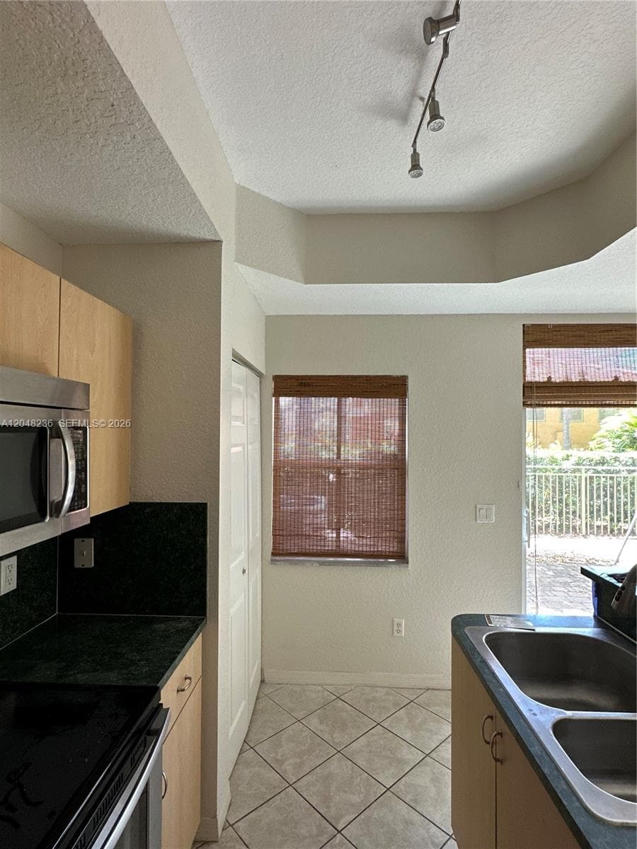 4952 Tradewinds Ter # 506, Fort Lauderdale, FL 33312 photo 2