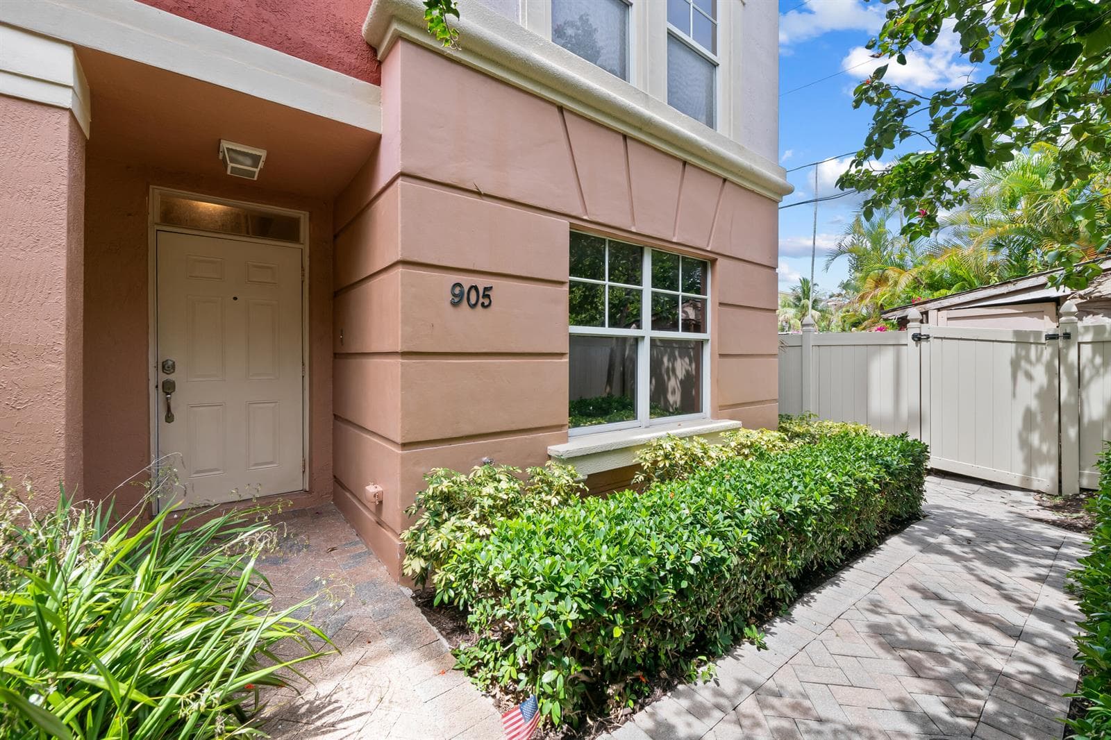 1033 NE 17th Way # 905, Fort Lauderdale, FL 33304 photo 2