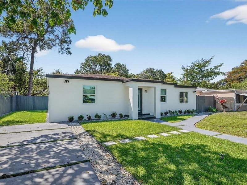 1010 NE 138th St, North Miami, FL 33161 photo 2