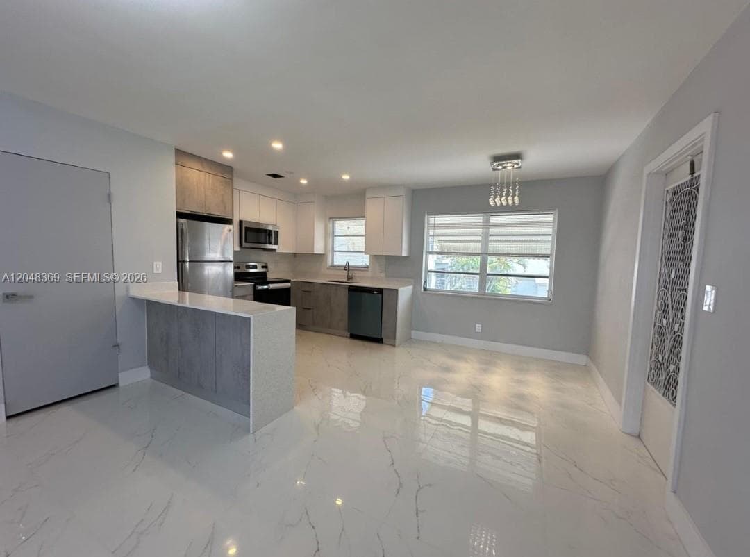 1722 Mayo St # 207, Hollywood, FL 33020