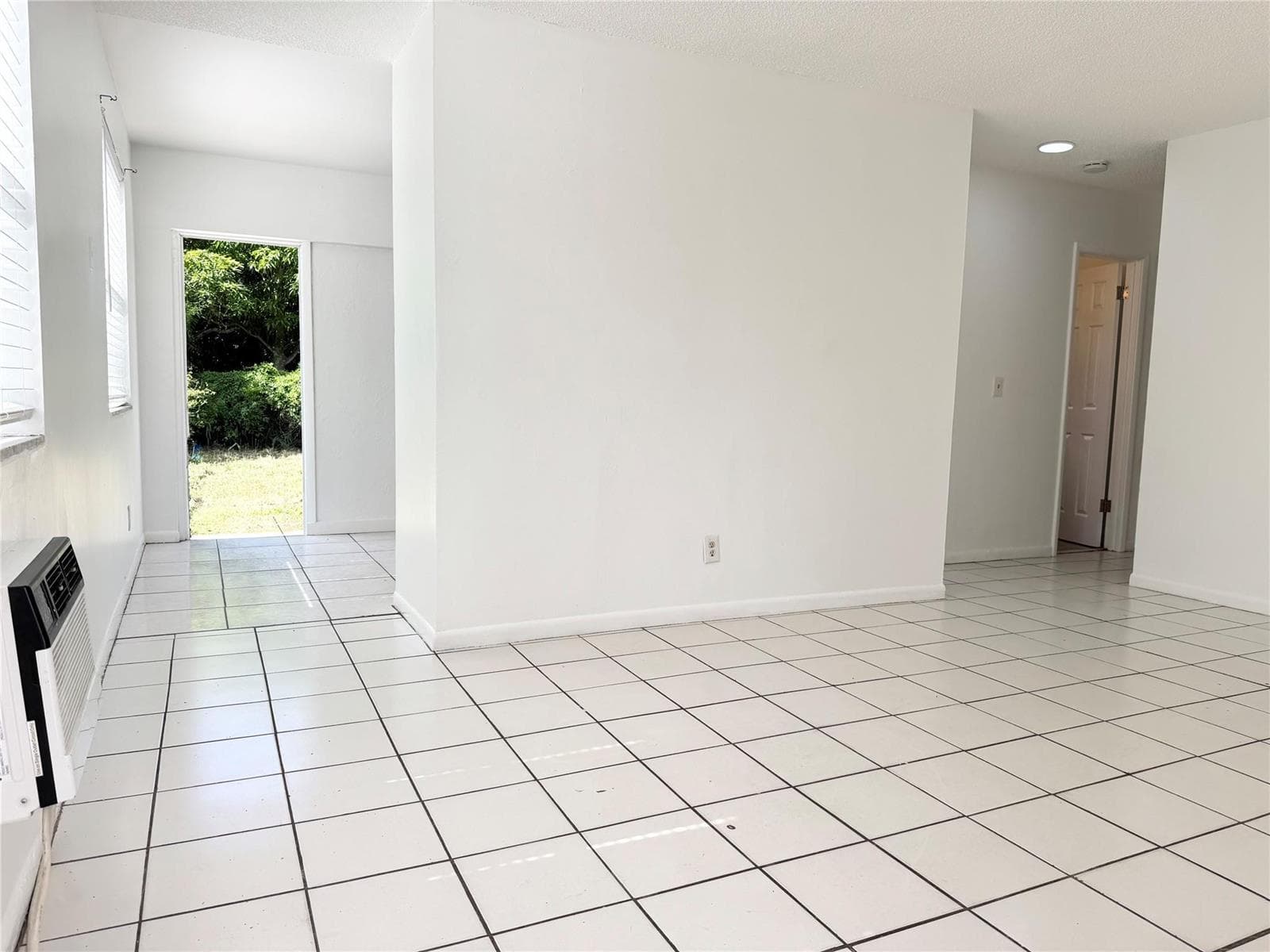 147 W 17th Street, Riviera Beach, FL 33404 photo 2