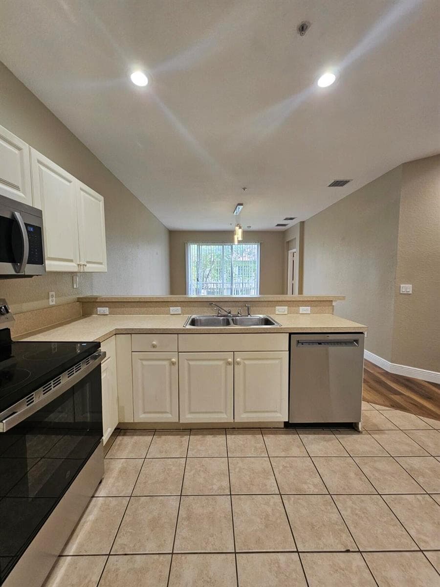 1967 Freeport Lane, Riviera Beach, FL 33404 photo 4