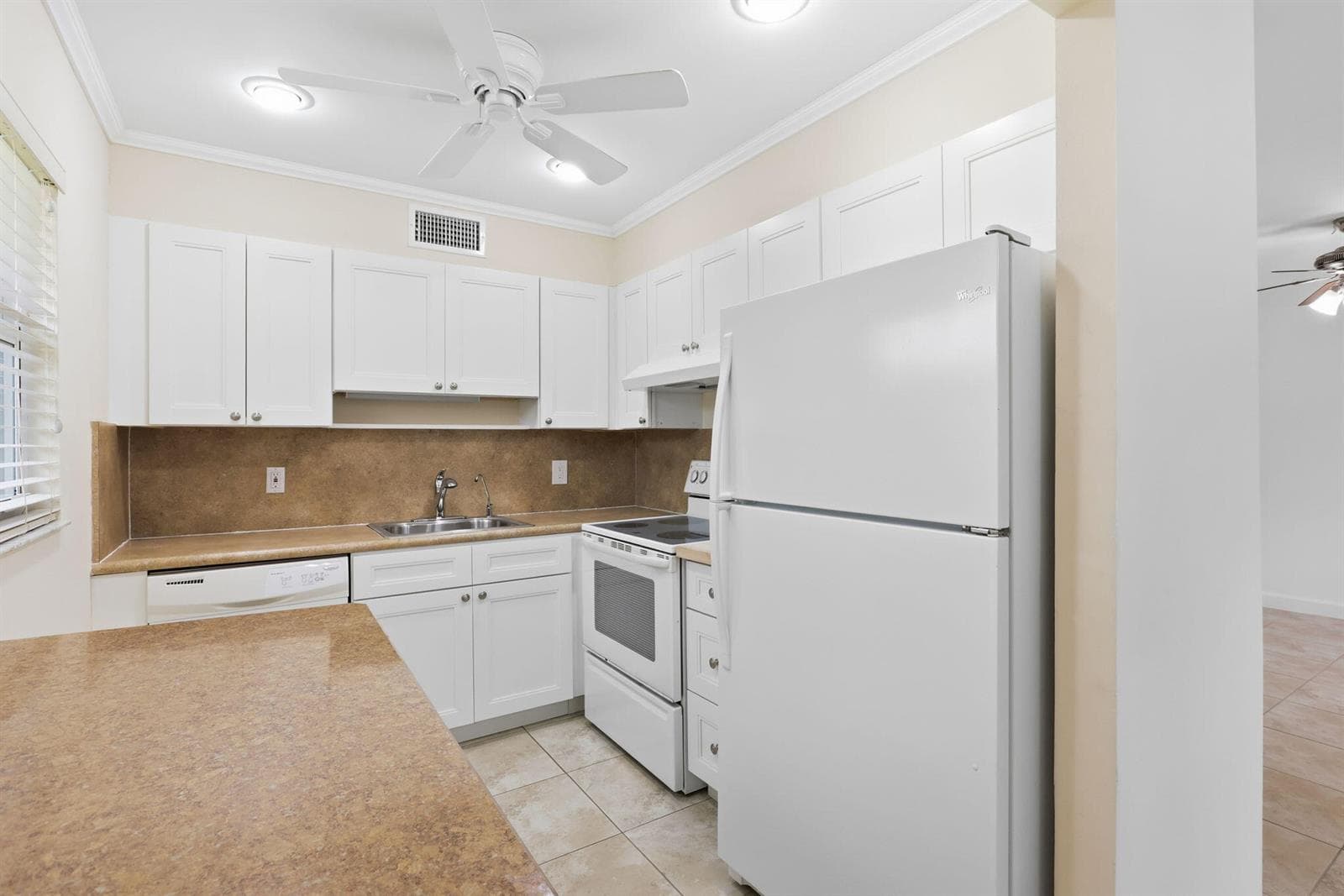 164 Seville G, Delray Beach, FL 33446 photo 2