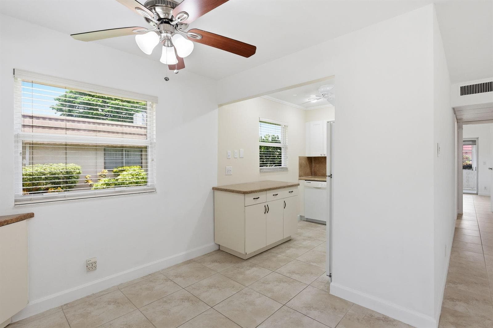 164 Seville G, Delray Beach, FL 33446 photo 5