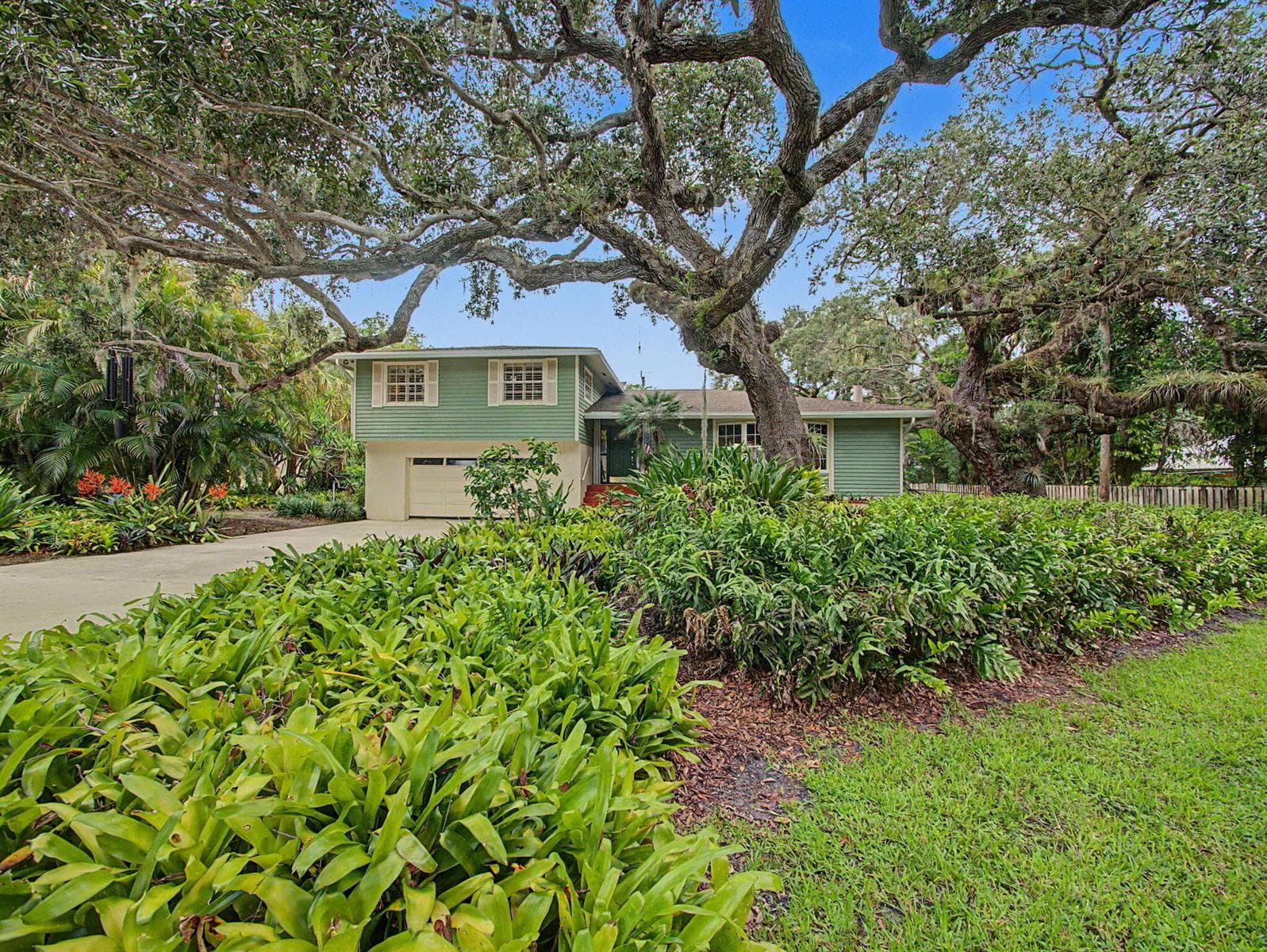 14 Emarita Way, Sewalls Point, FL 34996 photo 2
