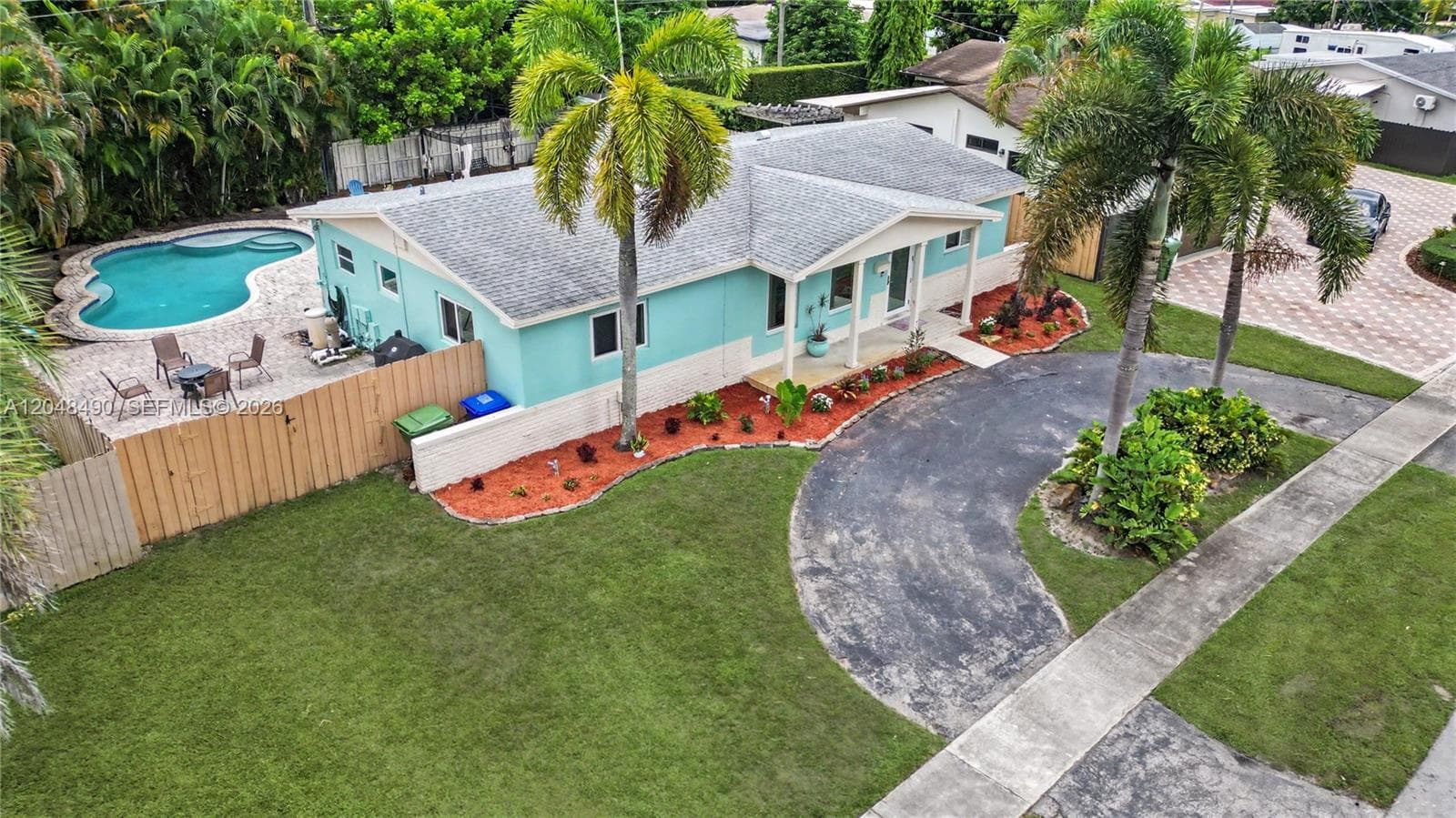 301 SW 65th Ave, Pembroke Pines, FL 33023 photo 2