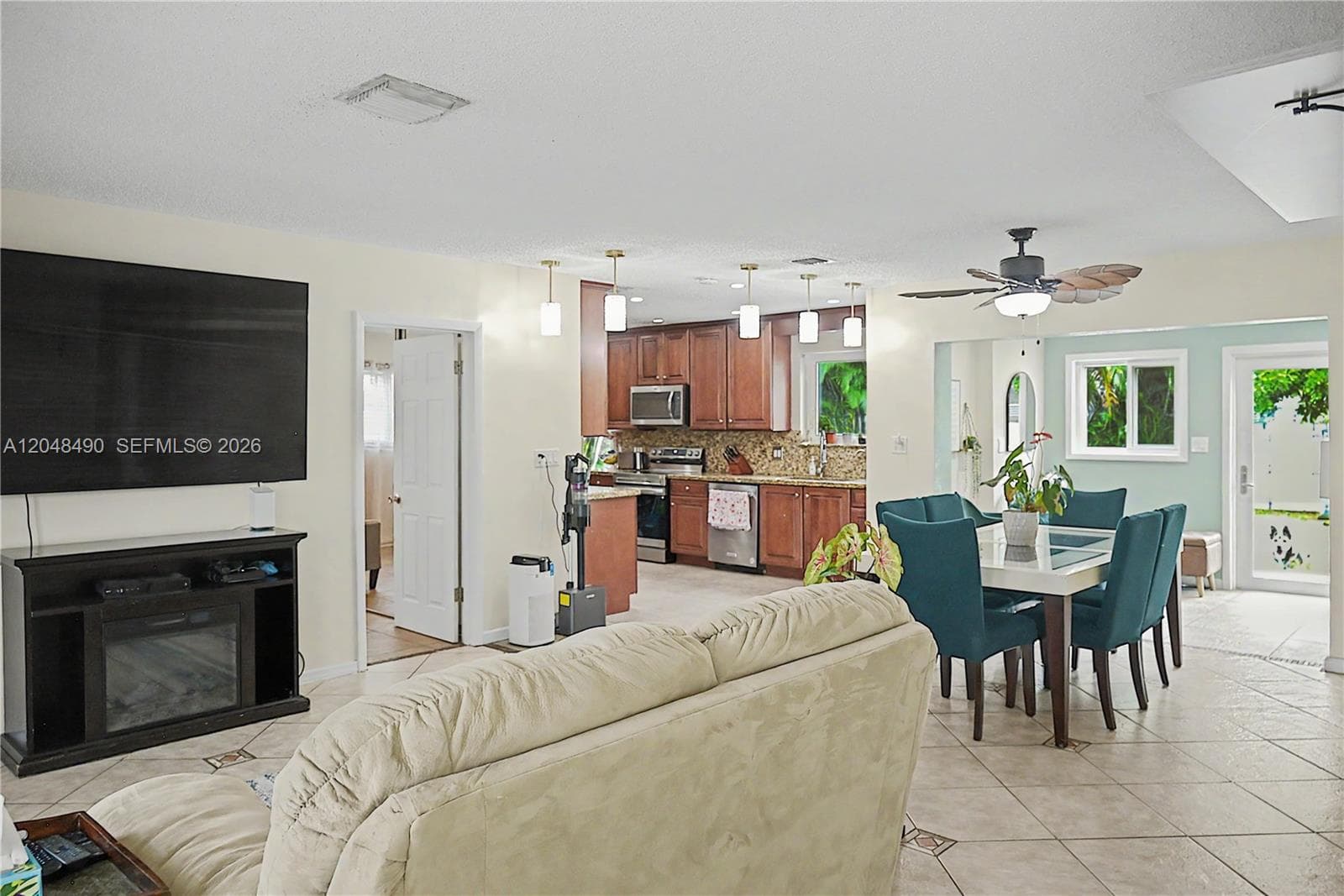 301 SW 65th Ave, Pembroke Pines, FL 33023 photo 3