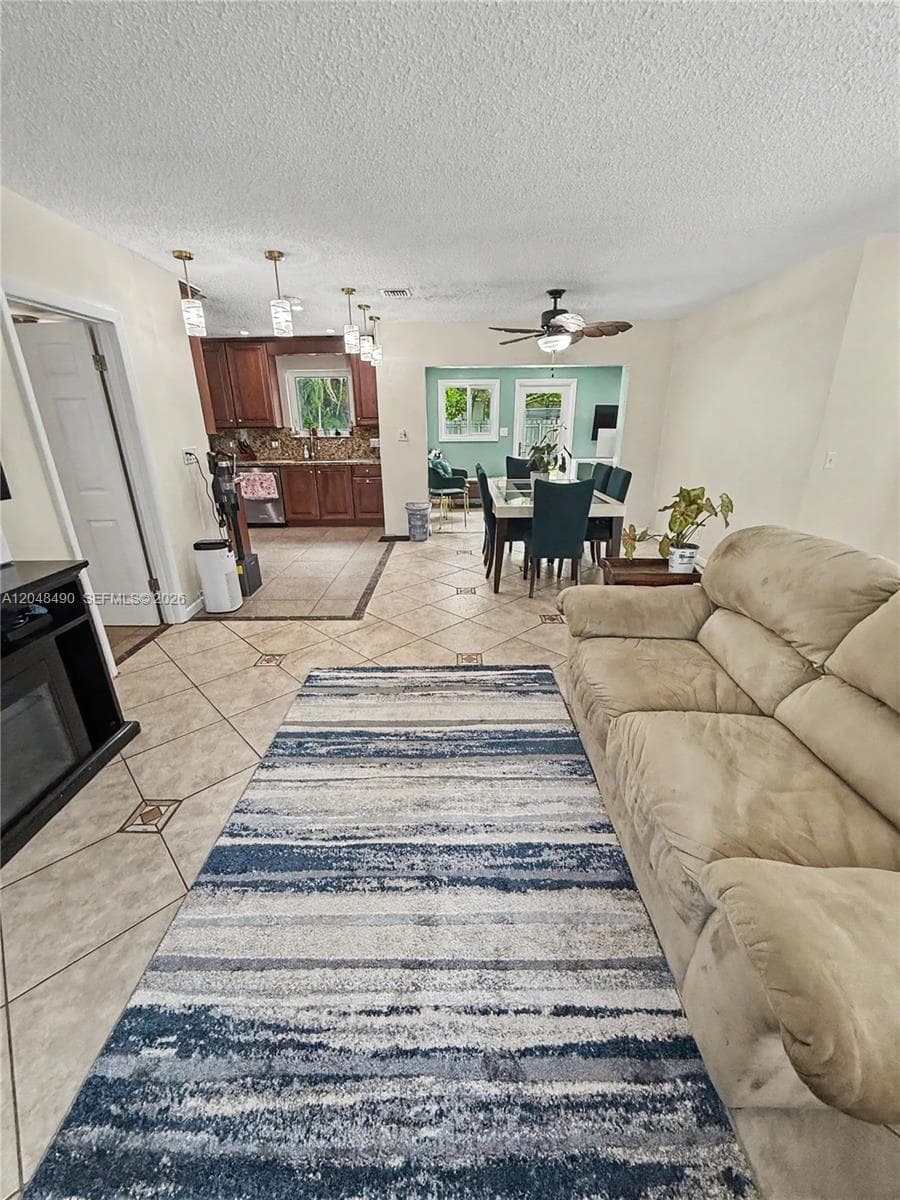 301 SW 65th Ave, Pembroke Pines, FL 33023 photo 4