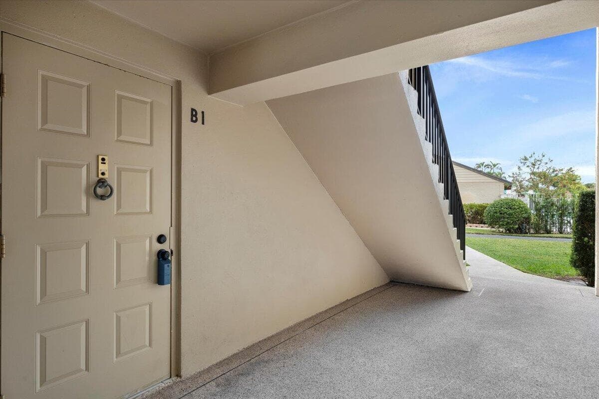 708 Sunny Pine Way # B1, FL 33415 photo 2