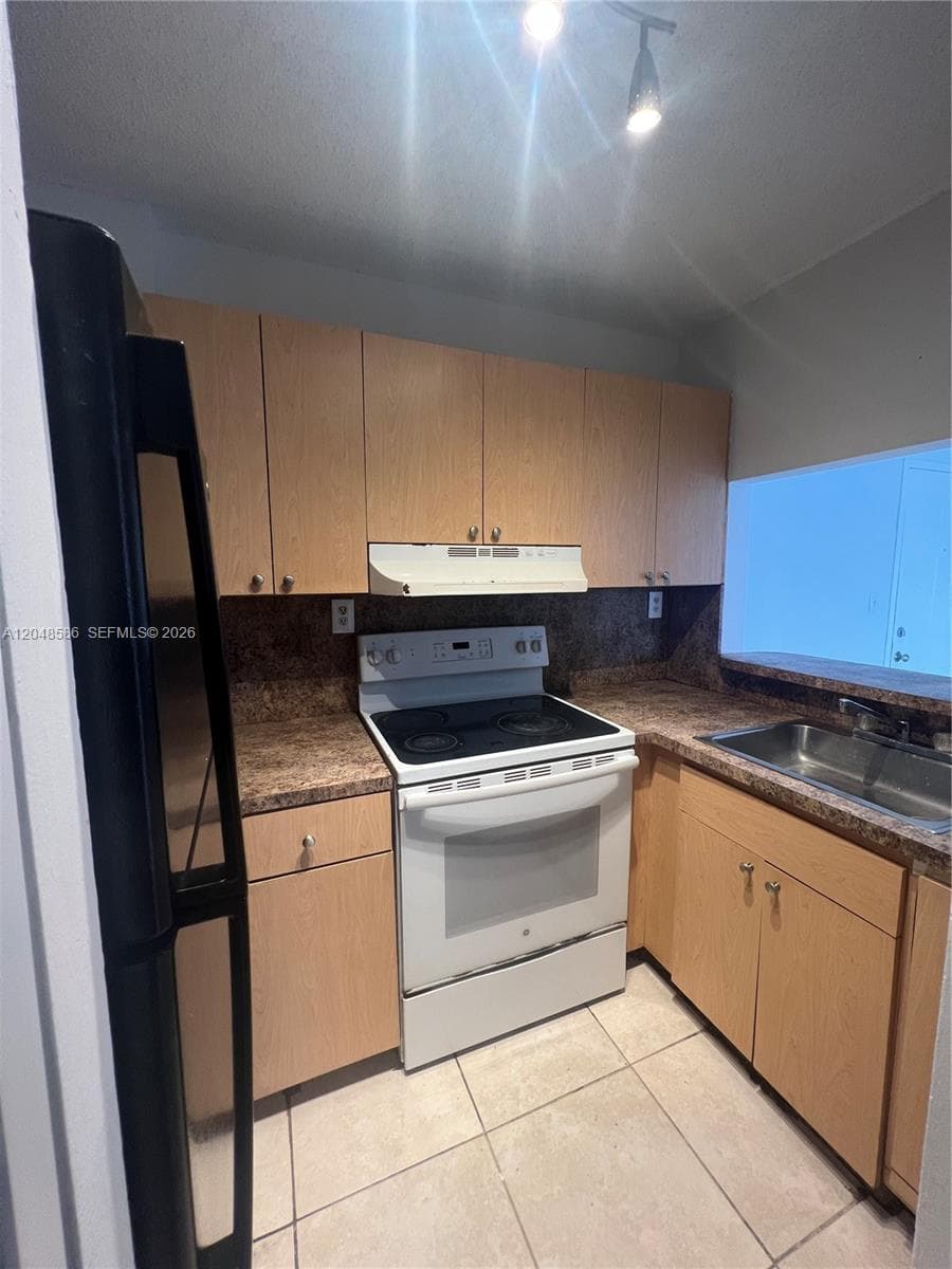 8145 NW 7th St # 405, Miami, FL 33126 photo 3