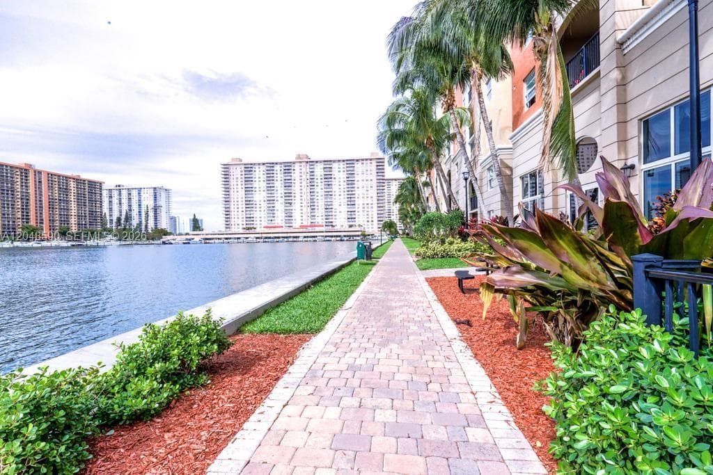 17145 N Bay Rd # 4403, Sunny Isles Beach, FL 33160 photo 2