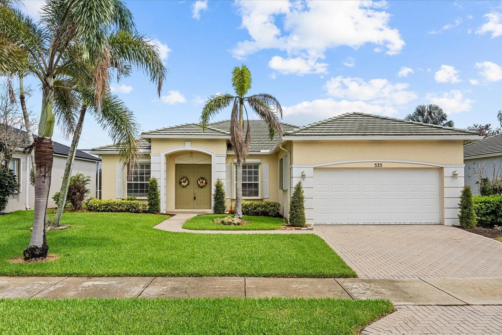 535 SW Lake Manatee Way, Port St. Lucie, FL 34986 photo 2