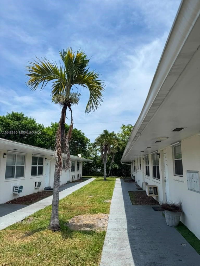 16001 NE 18th Pl # 3, North Miami Beach, FL 33162 photo 2