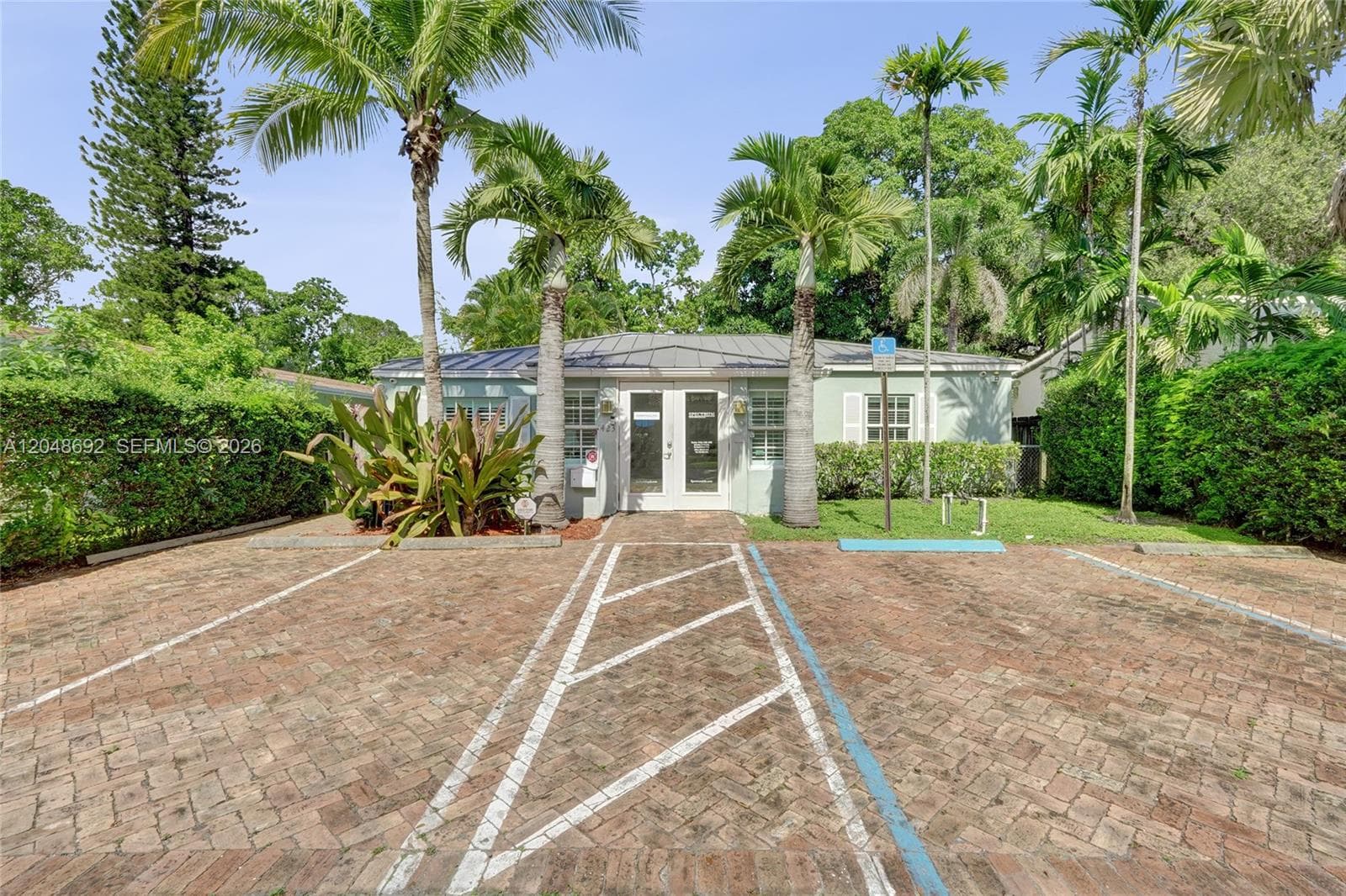 423 SE 19th St, Fort Lauderdale, FL 33316 photo 2