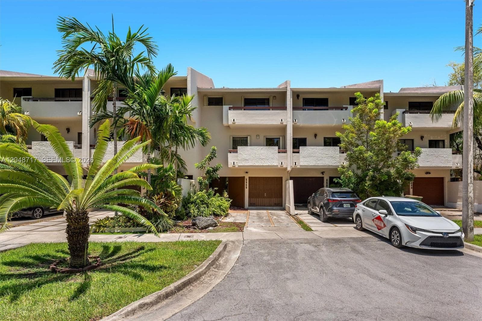 2525 NE 135th St, North Miami, FL 33181 photo 2