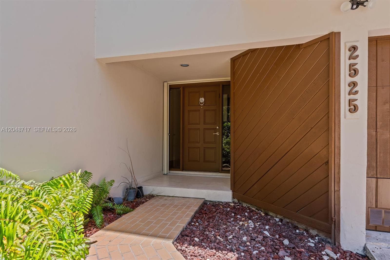 2525 NE 135th St, North Miami, FL 33181 photo 4