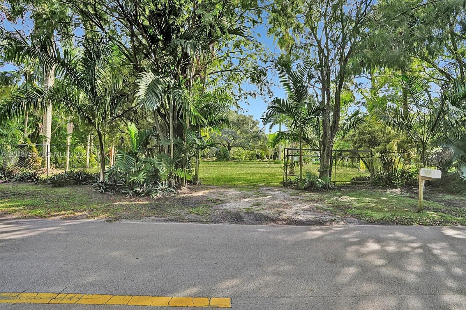 14270 SW 20th St, Davie, FL 33325 photo 3