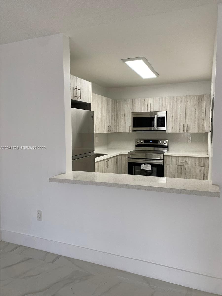 6190 W 19th Ave # 206, Hialeah, FL 33012 photo 2