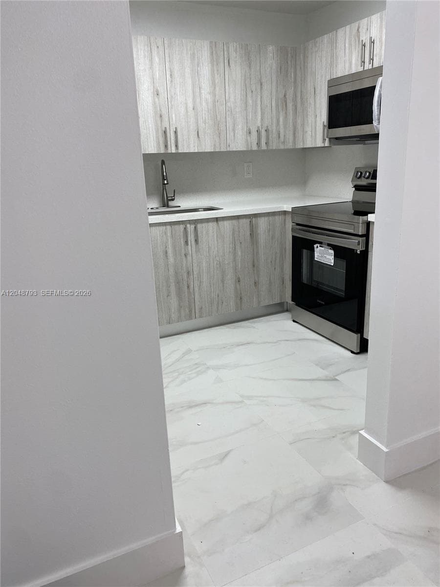 6190 W 19th Ave # 206, Hialeah, FL 33012 photo 4