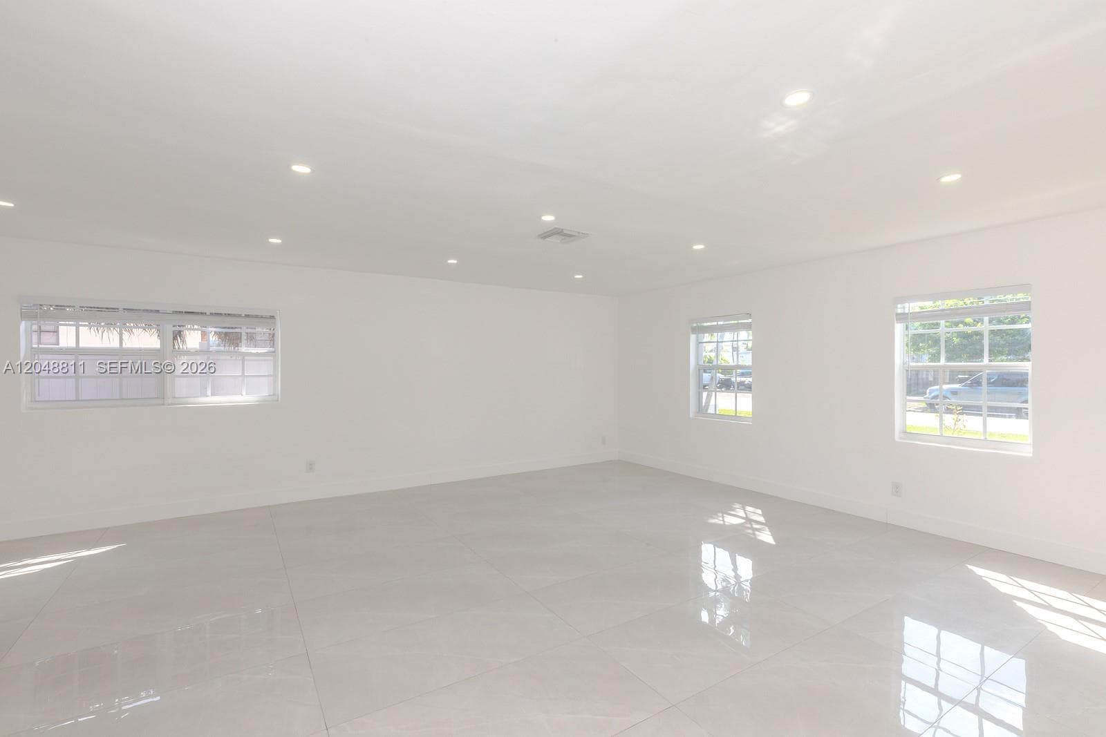 913 NE 2nd St, Hallandale Beach, FL 33009 photo 5