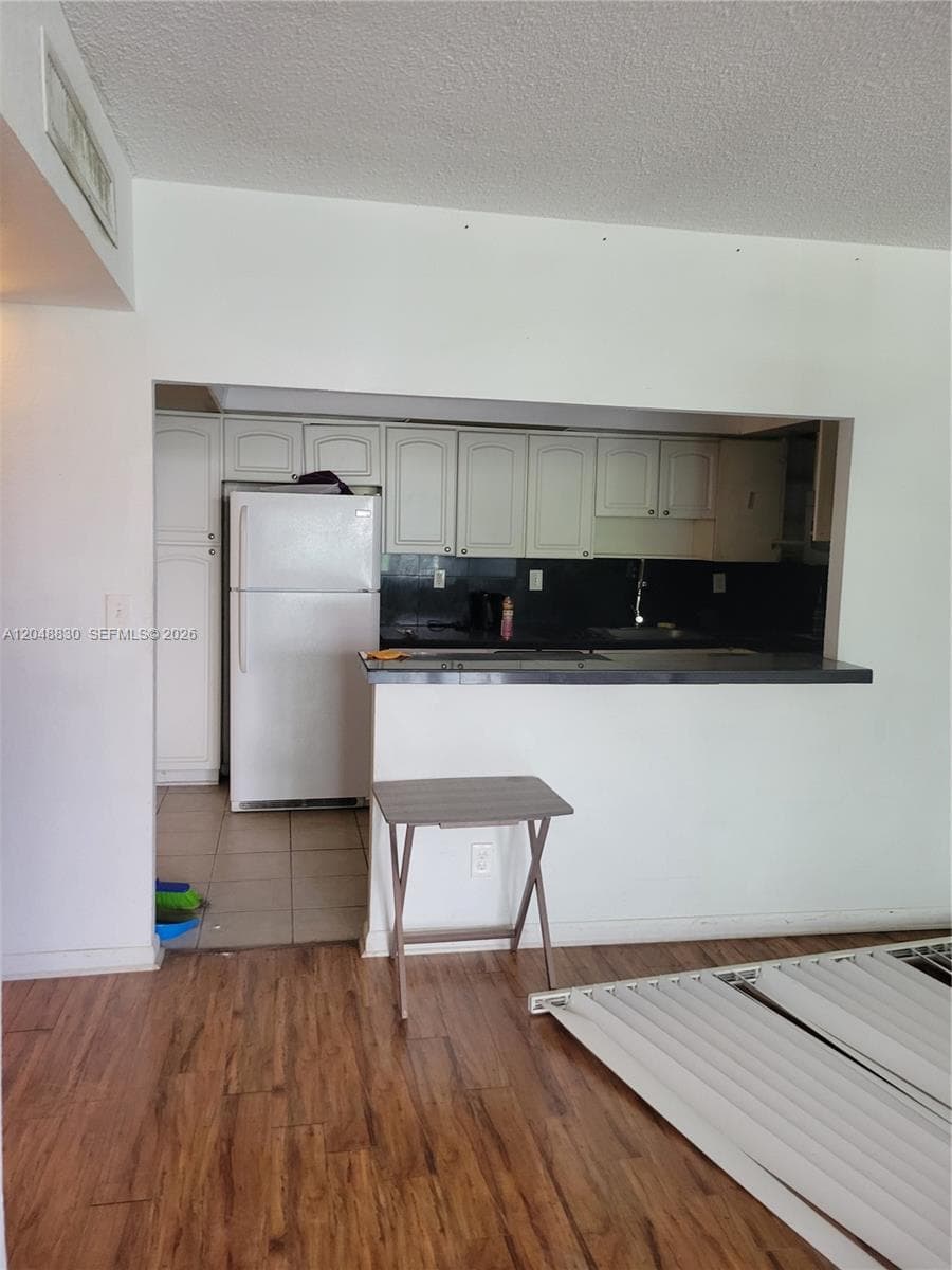 19390 Collins Ave # 220, Sunny Isles Beach, FL 33160 photo 2