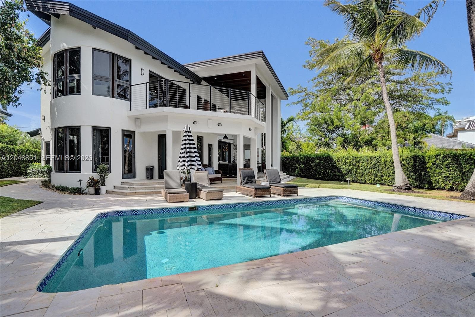 113 Holiday Dr, Hallandale Beach, FL 33009 photo 2